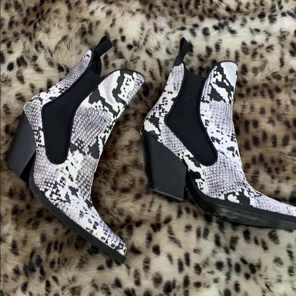 Zara booties 8